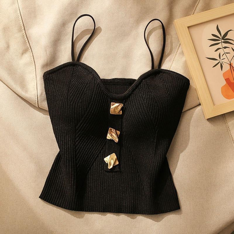 Camisole Femme Élégante à Bretelles Spaghetti Mi-Âge avec Col en V et Détails Dorés pour une Silhouette Svelte