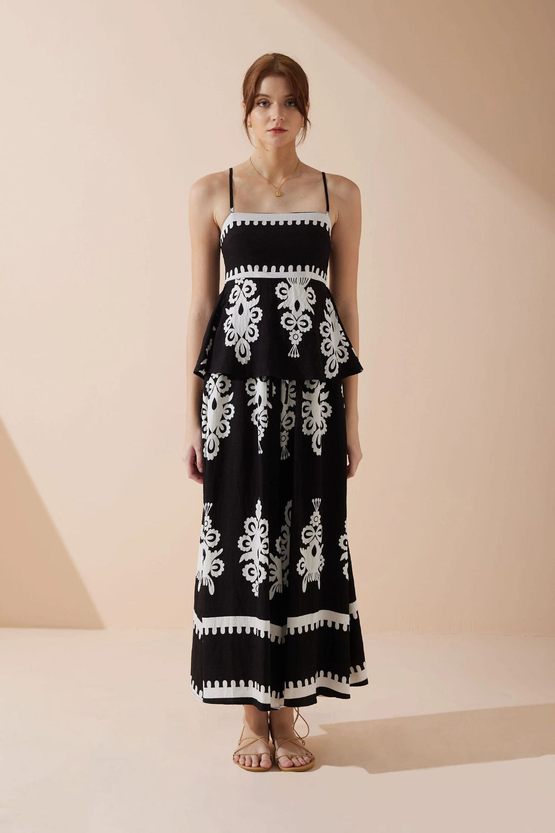 Elegante set da donna: top e maglia con stampa etnica in morbido cotone - un'elegante midi in jersey per ogni occasione