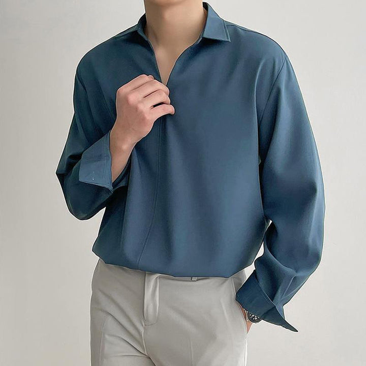 Elegante camicia pullover da uomo con scollo a V - un look leggero, traspirante e casual