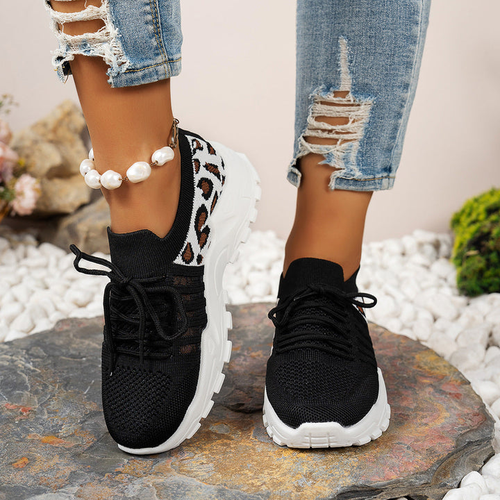 Sneakers sportive da donna con tomaia Flyknit, basi, suola a onda e motivo animale alla moda