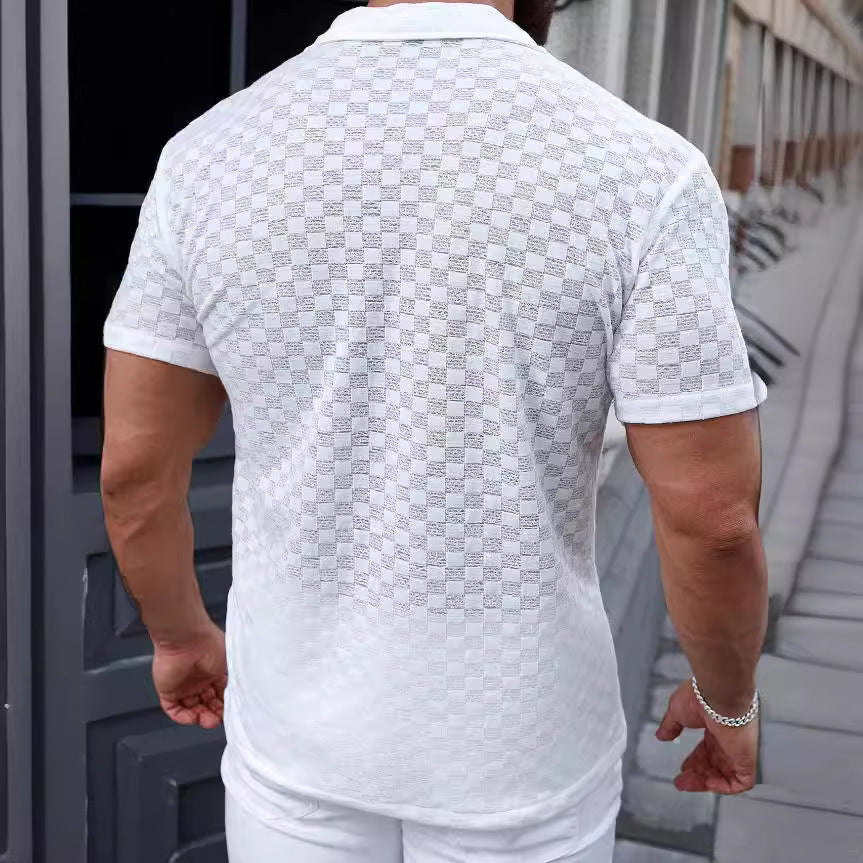 T-shirt elegante da uomo in morbido tessuto con elegante scollatura a bottoni, sottili spacchi e polsini sofisticati