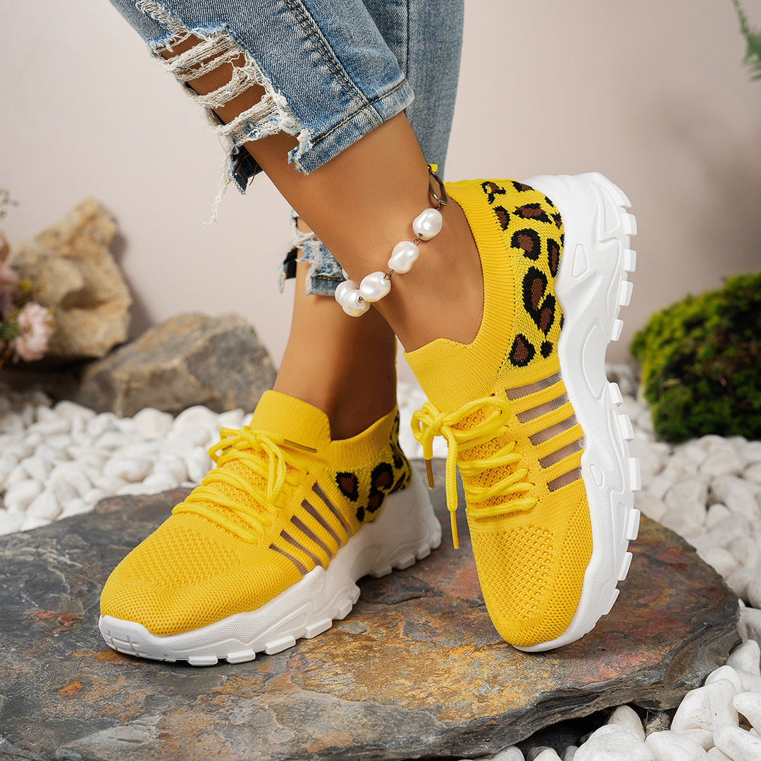 Sneakers sportive da donna con tomaia Flyknit, basi, suola a onda e motivo animale alla moda