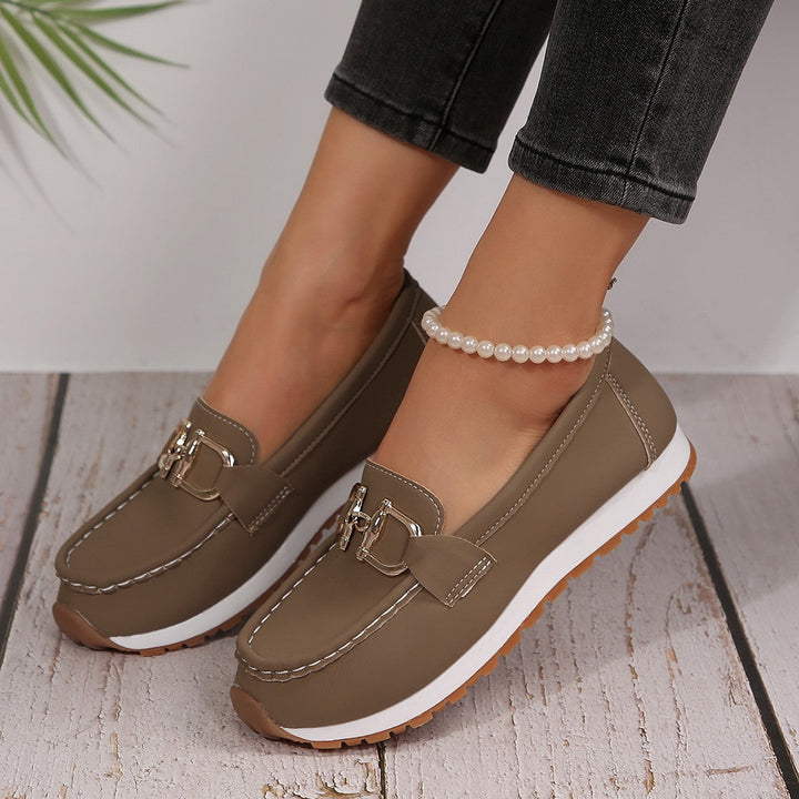 Sneakers Plataforma para Mujer - Estilo Slip-On con Cadena y Punta Moc - Confort Casual y Moderno