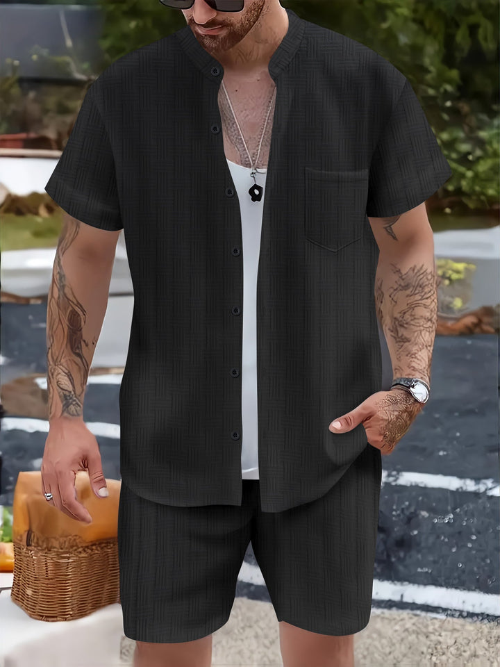 Elegante set da uomo: Elegante camicia con scollo Henley e comodi e leggeri pantaloncini casual
