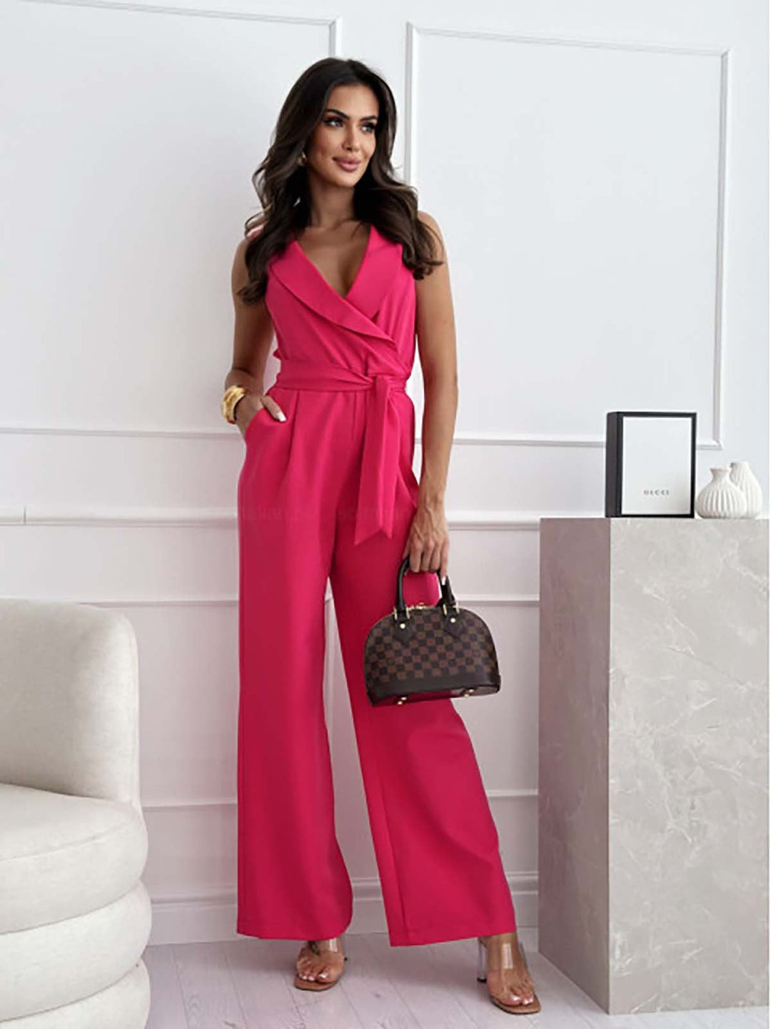 Tuta elegante con scollo a cuore e fiocco elegante per un look unico