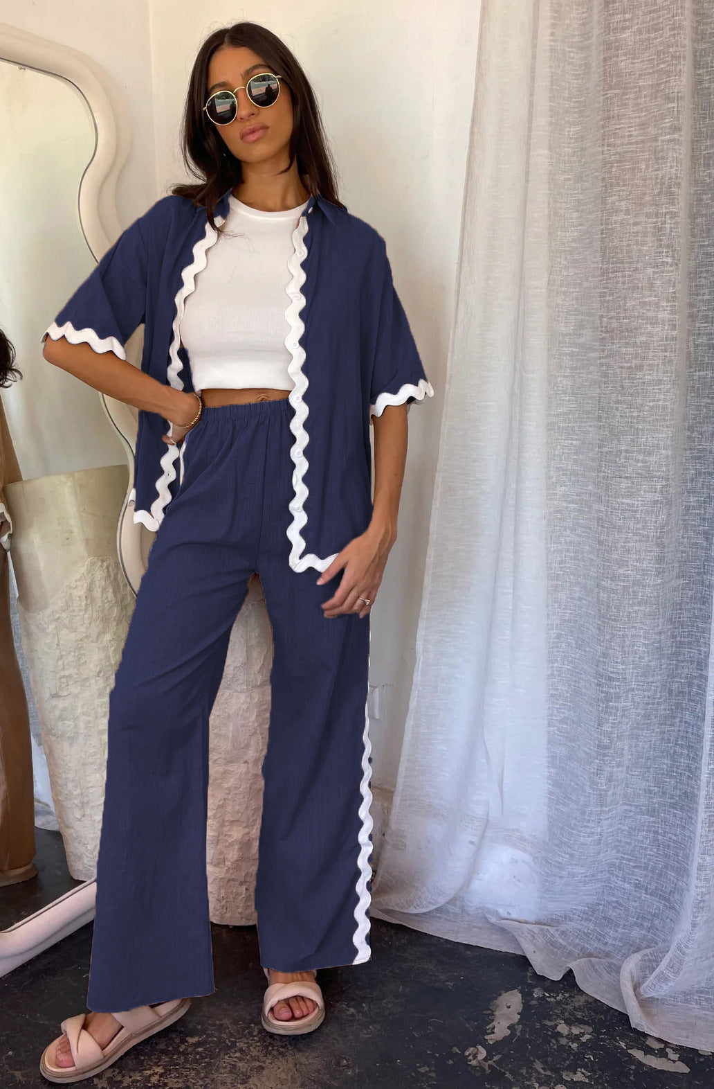 Elegante giacca-camicia da donna in cotone leggero e traspirante - vestibilità ariosa, elegante chiusura con bottoni a pressione sull'orlo e facile allacciatura anteriore