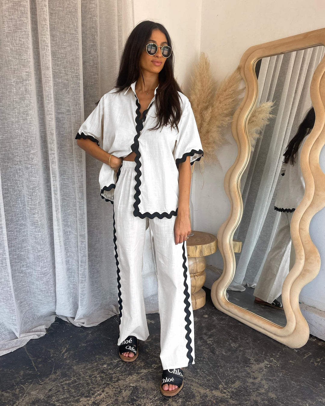 Elegante giacca-camicia da donna in cotone leggero e traspirante - vestibilità ariosa, elegante chiusura con bottoni a pressione sull'orlo e facile allacciatura anteriore