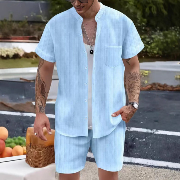 Elegante set da uomo: Elegante camicia con scollo Henley e comodi e leggeri pantaloncini casual