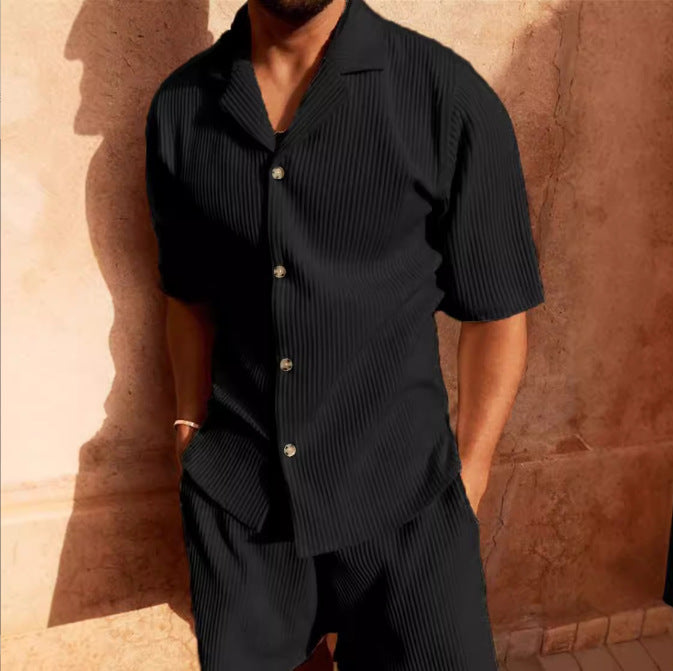Set completo per uomo - elegante camicia button-down in velluto e comodi pantaloncini in tessuto piacevole