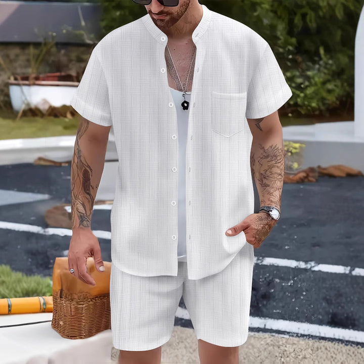 Elegante set da uomo: Elegante camicia con scollo Henley e comodi e leggeri pantaloncini casual