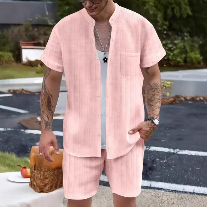 Elegante set da uomo: Elegante camicia con scollo Henley e comodi e leggeri pantaloncini casual