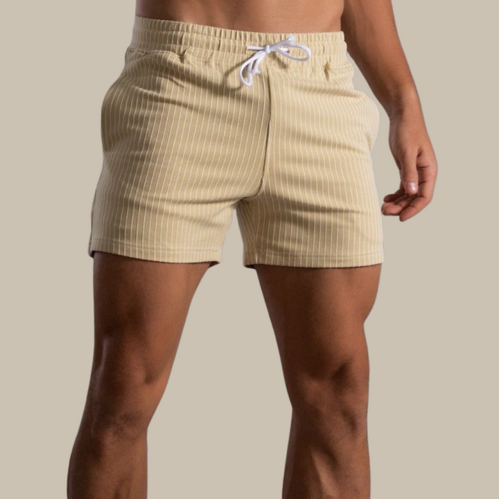 Pantaloncini da uomo alla moda per l'estate e la spiaggia: l'aggiunta perfetta allo stile stagionale