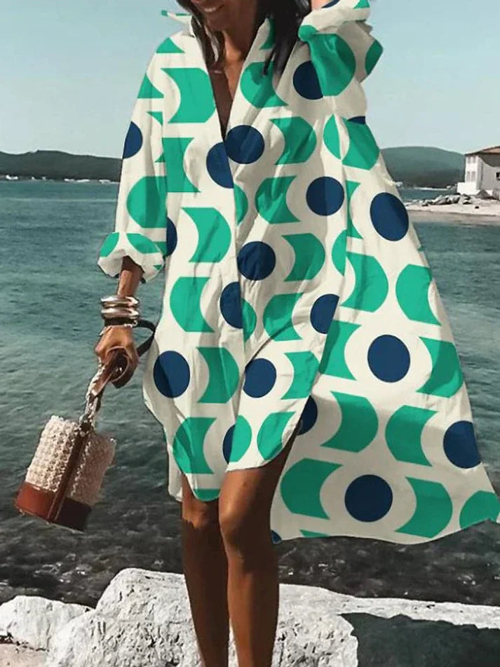 Elegante vestaglia da donna svasata con scollo a punta e polsini lunghi - elegante inserto asimmetrico