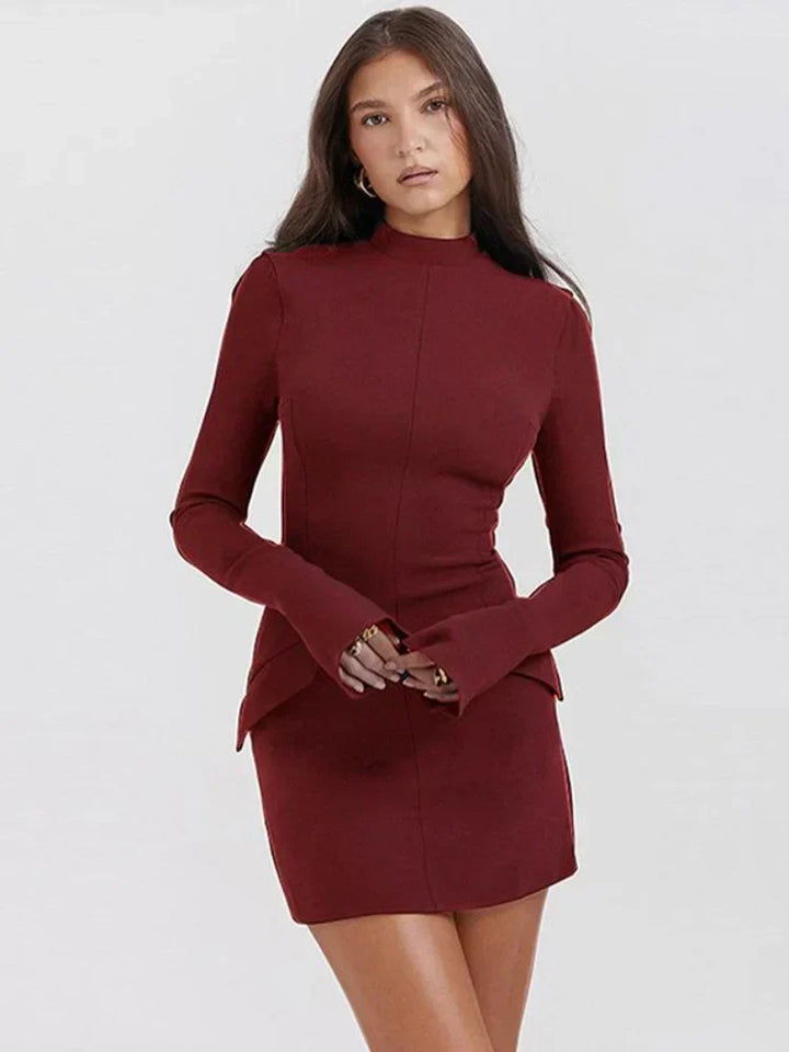 Robe Mini Fitted Élégante et Confortable pour Femmes - Col Haut Sophistiqué - Longues Manches - Détails Structurés aux Hanches
