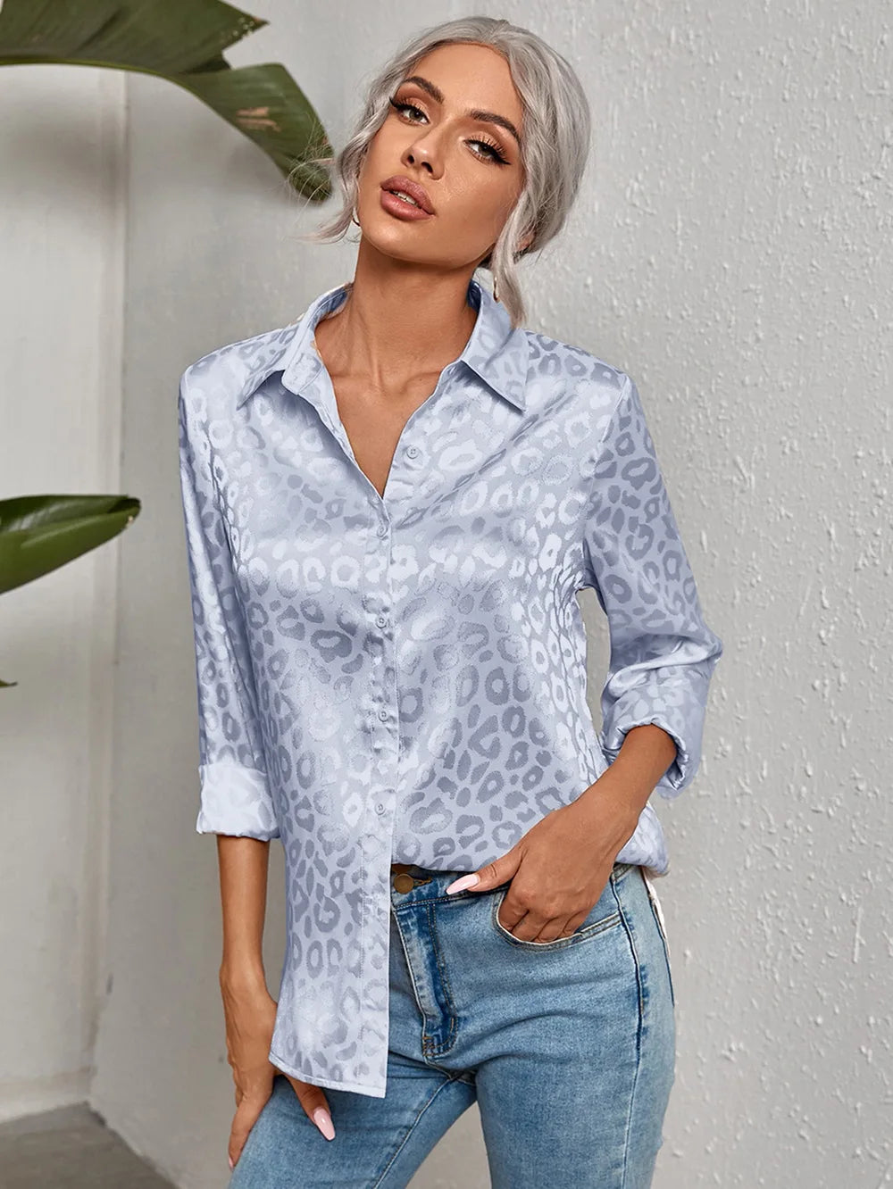 Elegante blusa da donna in jacquard con motivo pantera di tendenza
