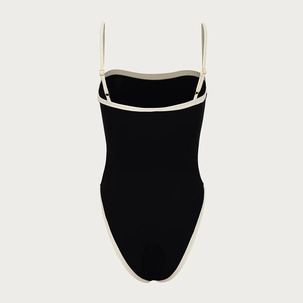 Bikini a fascia alla moda - abbigliamento da spiaggia elegante e unico