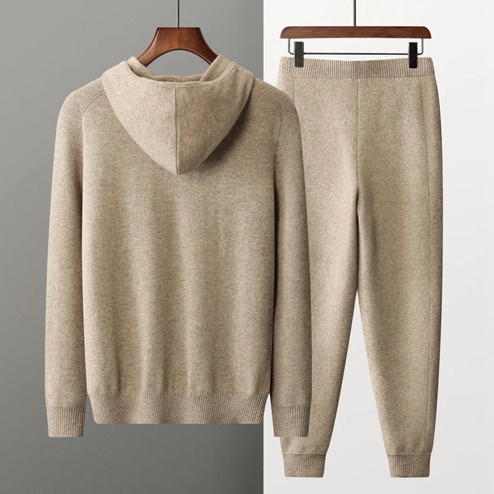 Kit da running da uomo in grigio elegante: pantaloni svasati alla moda, comoda maglia con zip e pantaloni comodi con coulisse e puntoni per il massimo comfort.