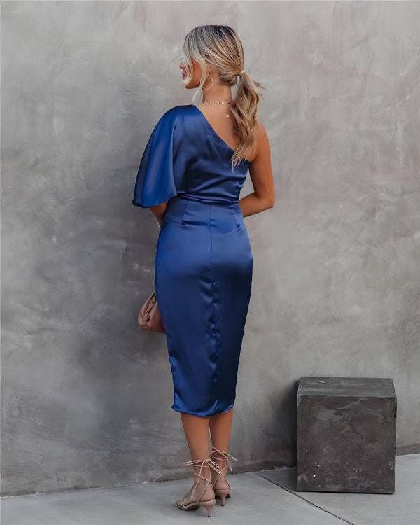 Elegante abito midi in raso di Sinclair per un look sofisticato