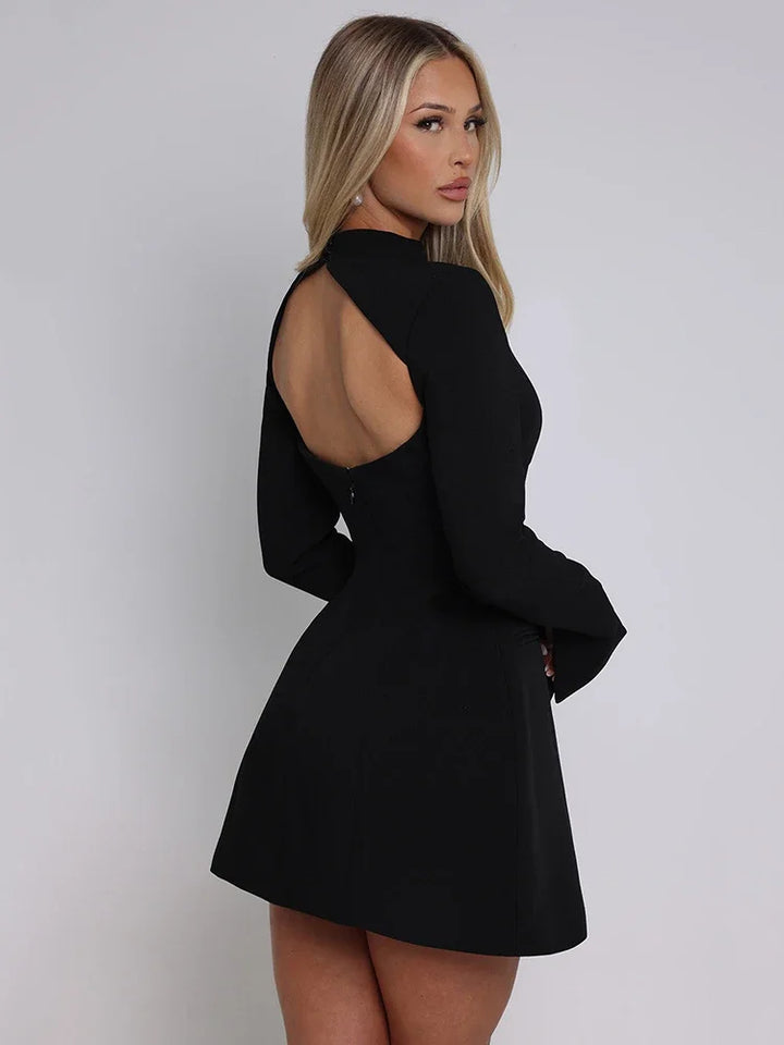 Elegante mini abito da donna con scollatura alta e maniche lunghe - taglio elegante e aderente, linea A, per ogni occasione
