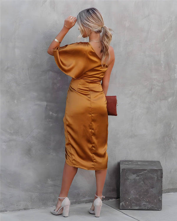 Elegante abito midi in raso di Sinclair per un look sofisticato