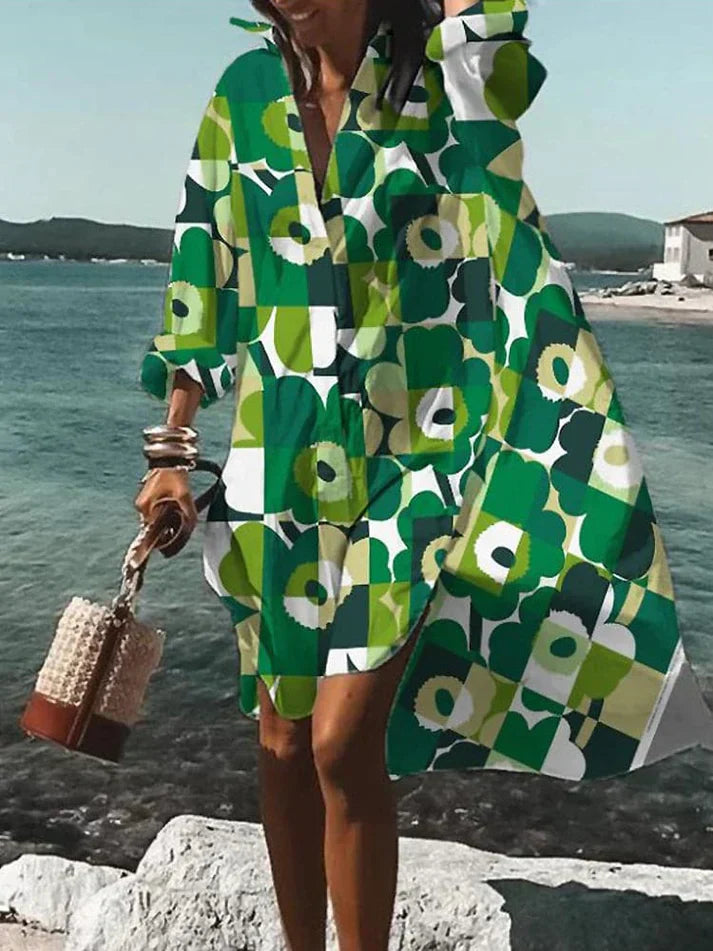 Elegante vestaglia da donna svasata con scollo a punta e polsini lunghi - elegante inserto asimmetrico