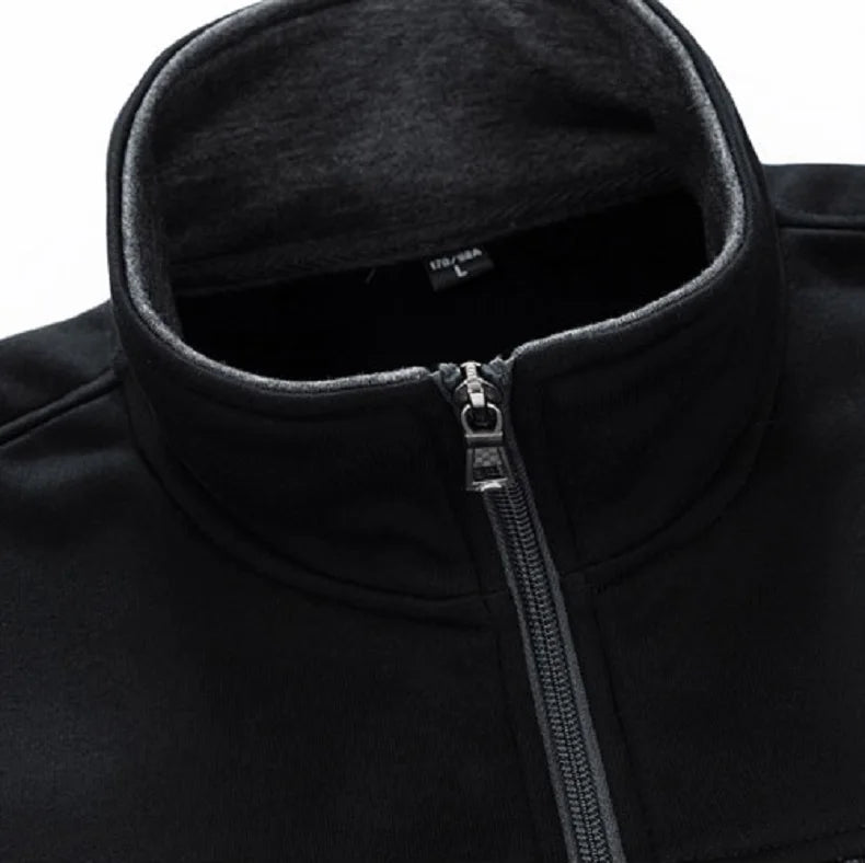 Elegante set da uomo con cardigan alla moda con colletto e pratiche tasche