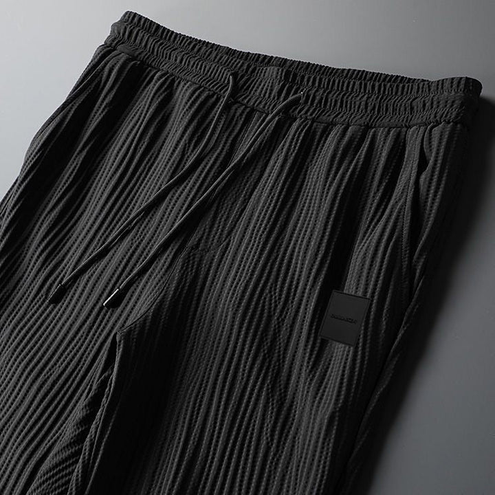 Elegante set tuta da uomo in tessuto plissettato - comoda T-shirt a maniche corte e comodi joggers dalla vestibilità rilassata