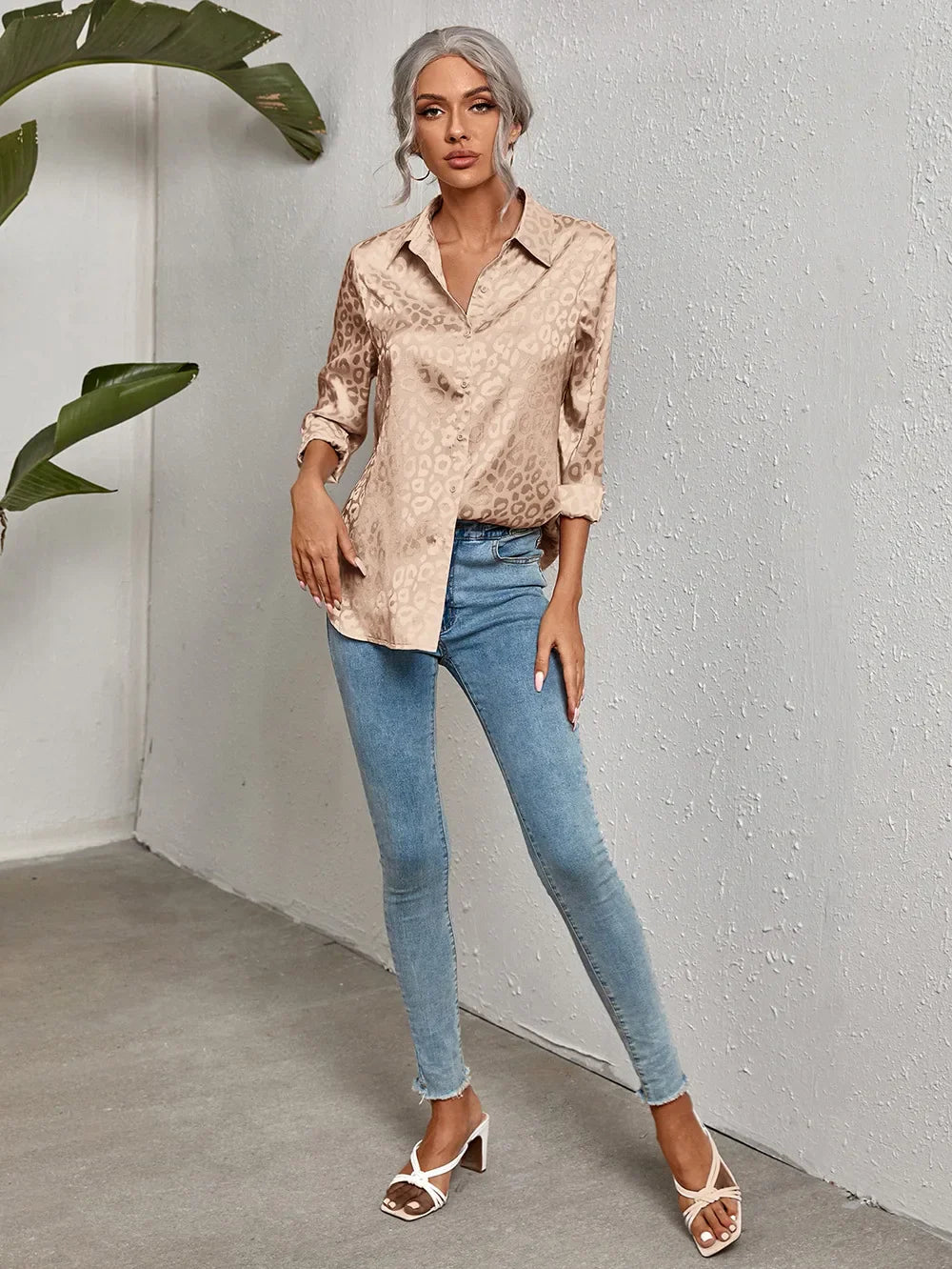 Elegante blusa da donna in jacquard con motivo pantera di tendenza