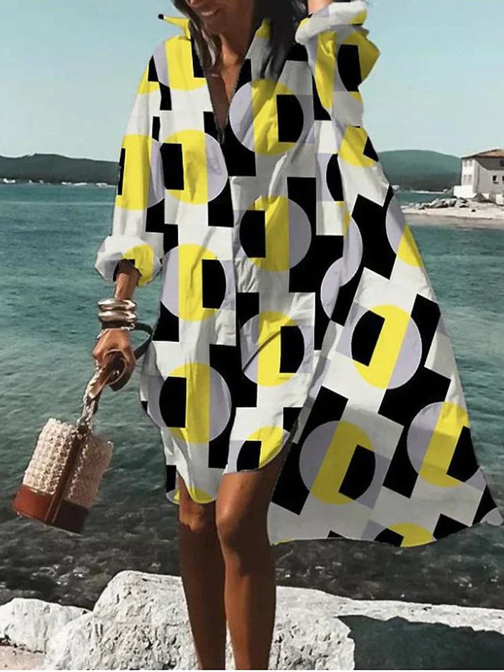 Elegante vestaglia da donna svasata con scollo a punta e polsini lunghi - elegante inserto asimmetrico