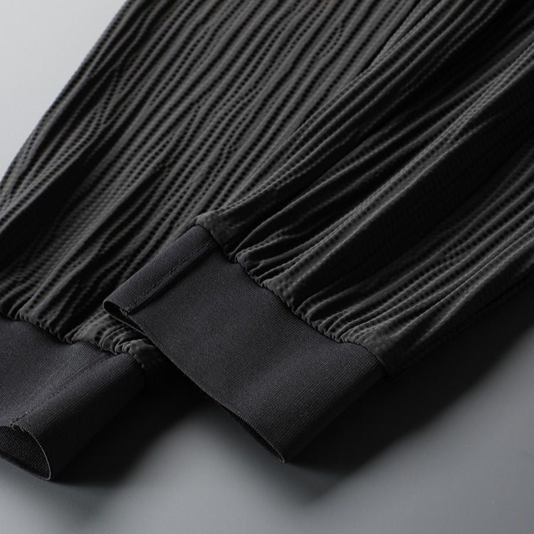 Elegante set tuta da uomo in tessuto plissettato - comoda T-shirt a maniche corte e comodi joggers dalla vestibilità rilassata