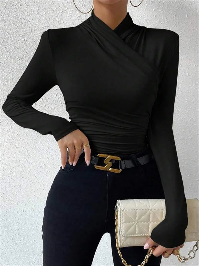 Top elegante da donna con scollo a punta e maniche lunghe - vestibilità slim elegante e aderente