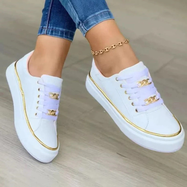 Eleganti scarpe da ginnastica da donna bianche con lussuosi accenti dorati