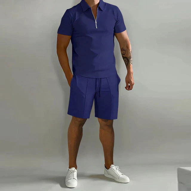 Elegante polo da uomo a maniche corte, realizzata in misto cotone, con elegante colletto con zip