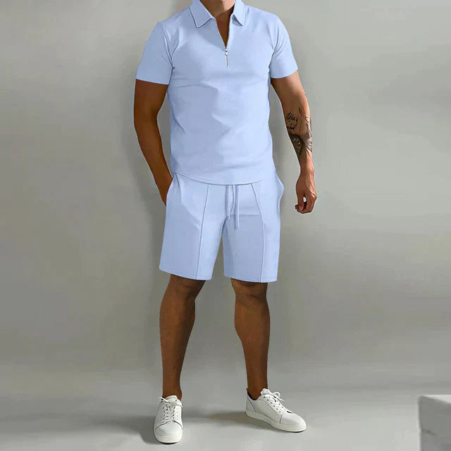 Elegante polo da uomo a maniche corte, realizzata in misto cotone, con elegante colletto con zip