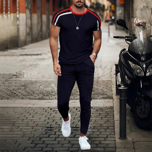 Ensemble da uomo: maglietta elegante a maniche lunghe e pantaloni di tendenza con cintura in un colore accattivante