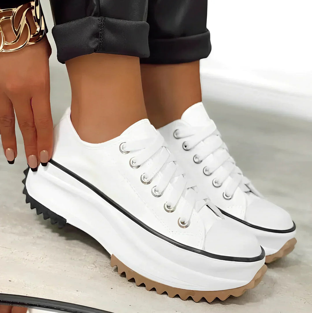 Scarpe da ginnastica con plateau da donna con un design di tendenza: un'opzione comoda, elegante e casual per tutti i giorni.