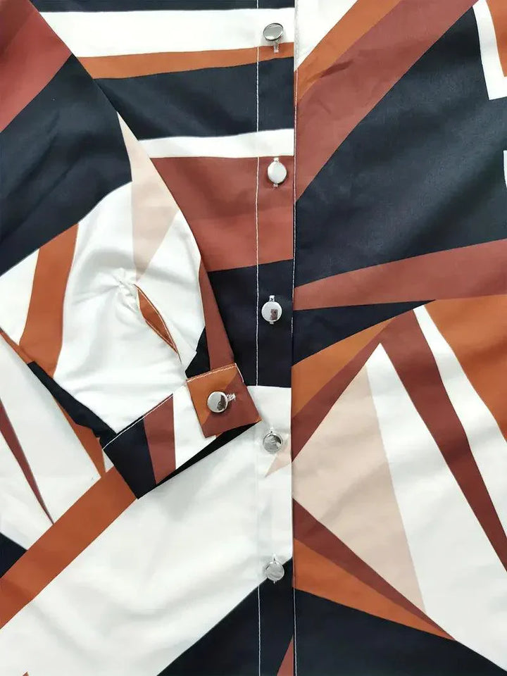 Camiseta da donna con bottoni e stampa sofisticata per un look elegante