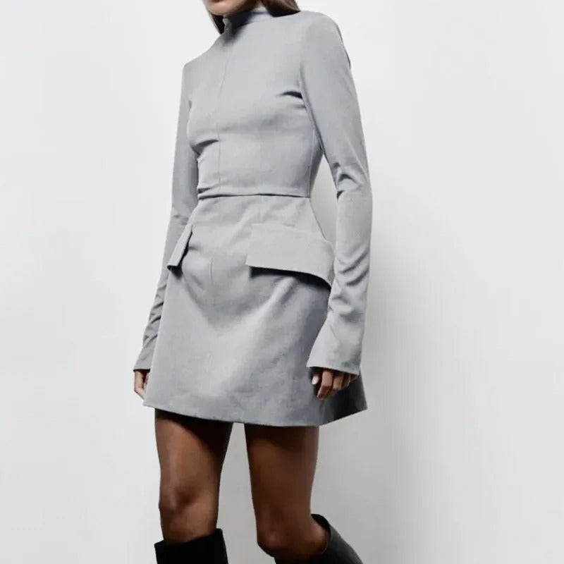 Robe Mini Fitted Élégante et Confortable pour Femmes - Col Haut Sophistiqué - Longues Manches - Détails Structurés aux Hanches