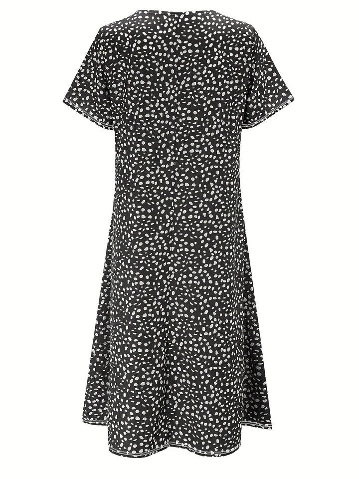 Elegante abito da donna al ginocchio con maniche corte, vestibilità ampia e scollatura arrotondata - un look casual comodo e leggero