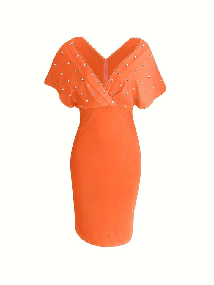 Elegante accappatoio da donna con scollo a punta, impreziosito da perle e polsini eleganti