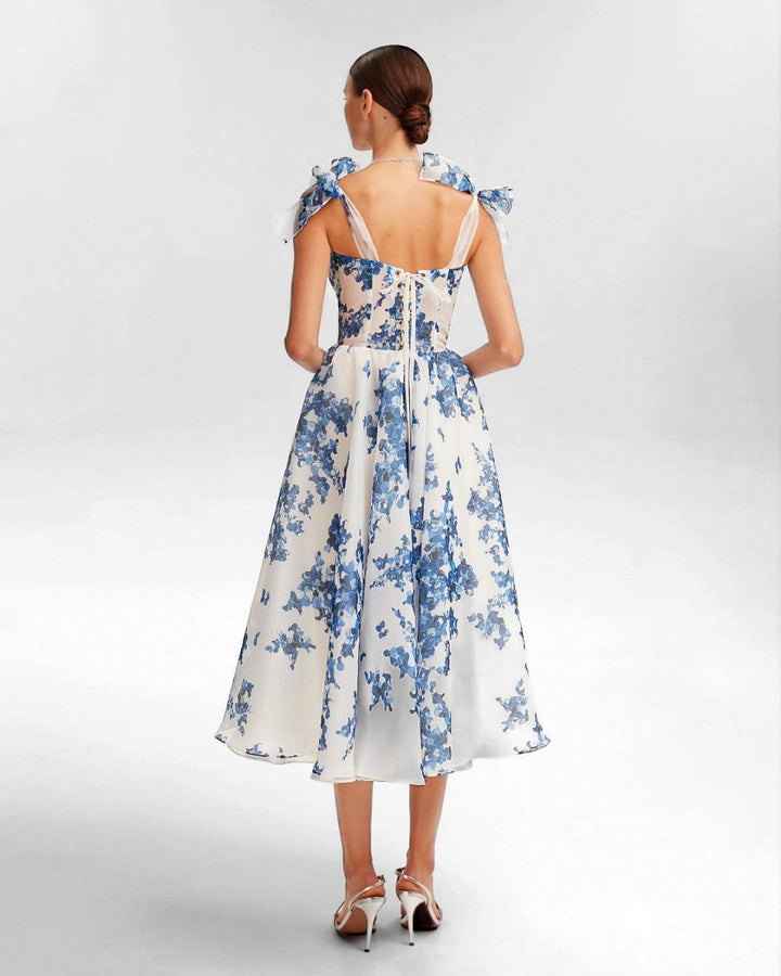 Elegante abito midi blu da donna - un accessorio di stile per ogni occasione
