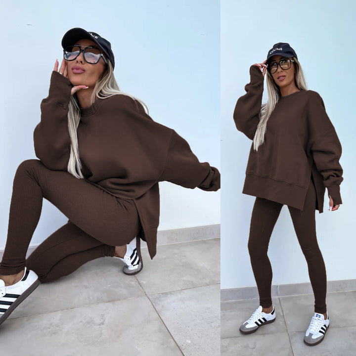 Comodo set lounge con felpa con cappuccio alla moda e pantaloni coordinati - perfetto per rilassarsi