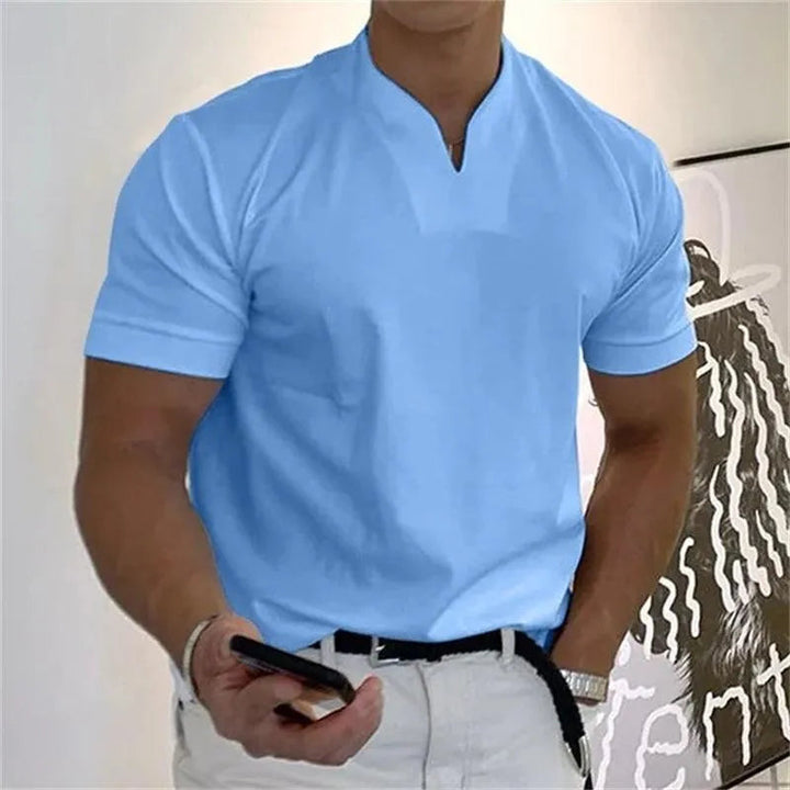Elegante t-shirt da uomo con scollo a punta ed eleganti polsini laterali - vestibilità slim ideale per lo stile quotidiano e casual