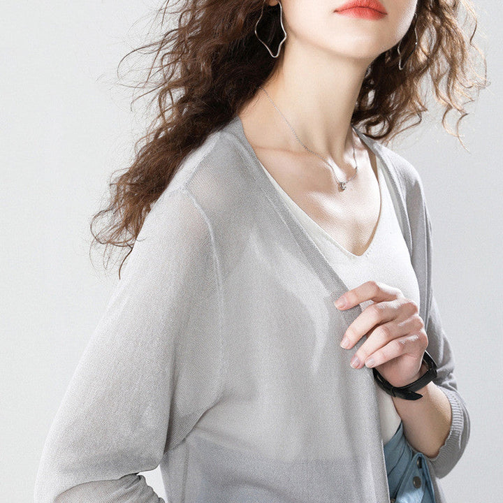 Silvaine - un cardigan estivo in maglia, arioso ed elegante, per il massimo del comfort e dell'eleganza.