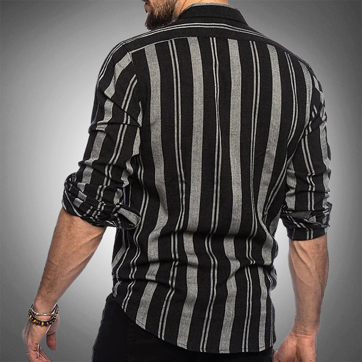 Elegante T-shirt da uomo con delicate trasparenze ed eleganti polsini lunghi con bottoni - taglio classico con chiusura regolabile