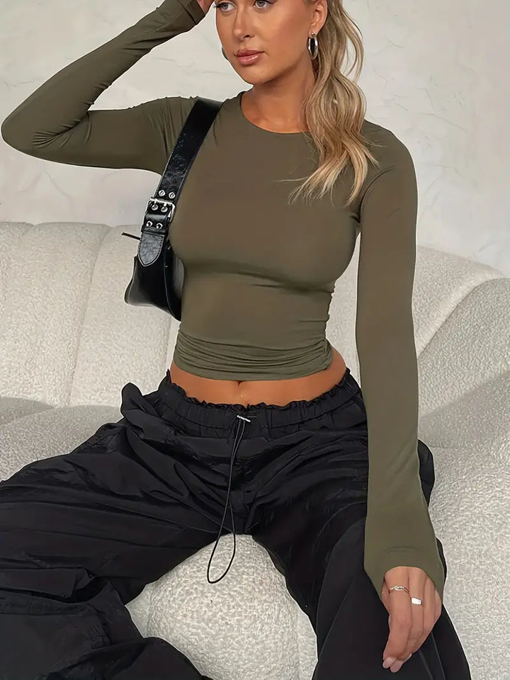 T-shirt da donna alla moda con scollo lungo e polsini eleganti