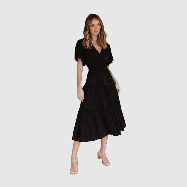 Elegante abito casual nero - la scelta perfetta per un look chic e rilassato