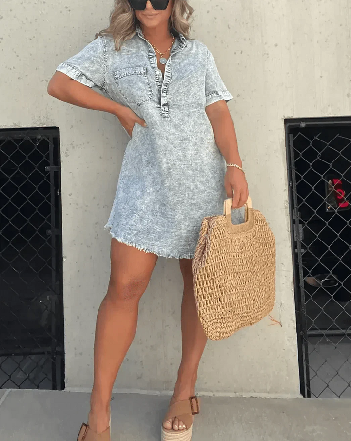 Elegante camicia da donna in denim con taglio svasato ed eleganti bottoni in cotone