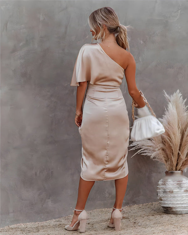Elegante abito midi in raso di Sinclair per un look sofisticato