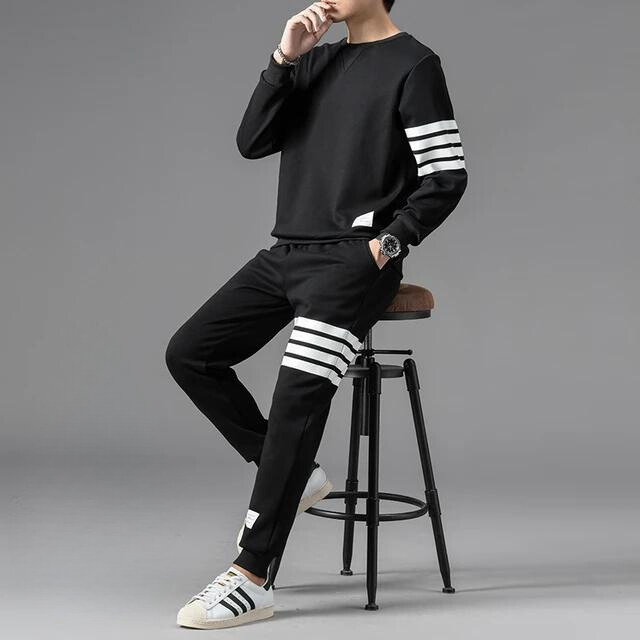 Confortevole set da uomo composto da maglia a maniche lunghe e jogger - ideale per un abbigliamento casual e rilassato